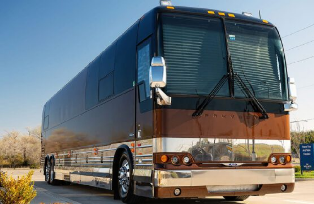 Front angle view of the 2007 Prevost XLII, showcasing the bus's high-end exterior finish and windshield