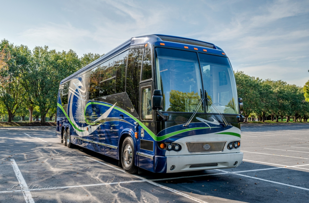 Side front view of a beautiful prevost bus motorhome H345