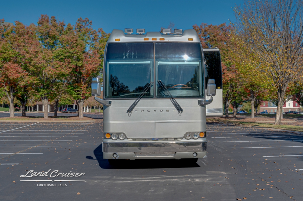 Front view of 2006 Prevost XLII bus, designed for luxury road tours.