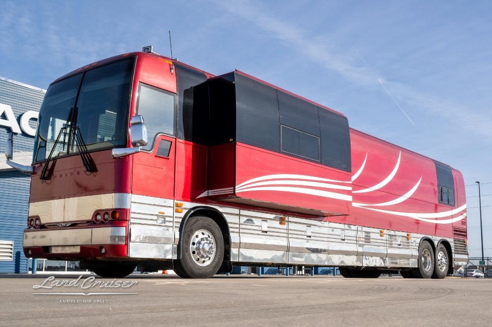 Side view of a 2006 Entertainer Coach with its slide extended.