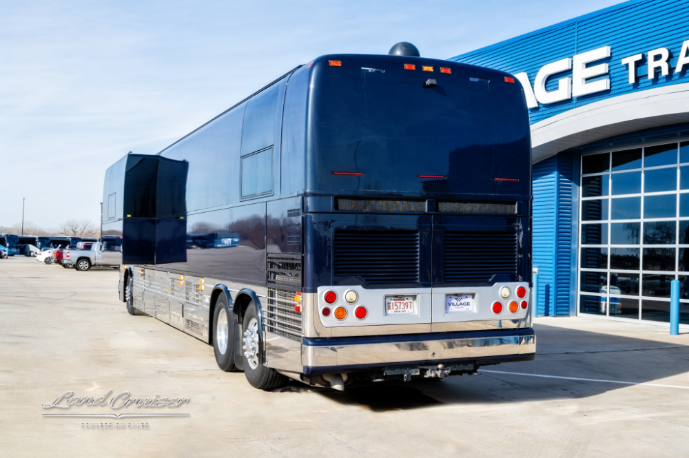 Side view of a 2007 Prevost Bus showcasing Firestone Tires