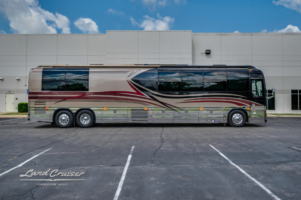 Side profile of Prevost XLII Pinehurst coach featuring custom graphics and mirror finish
