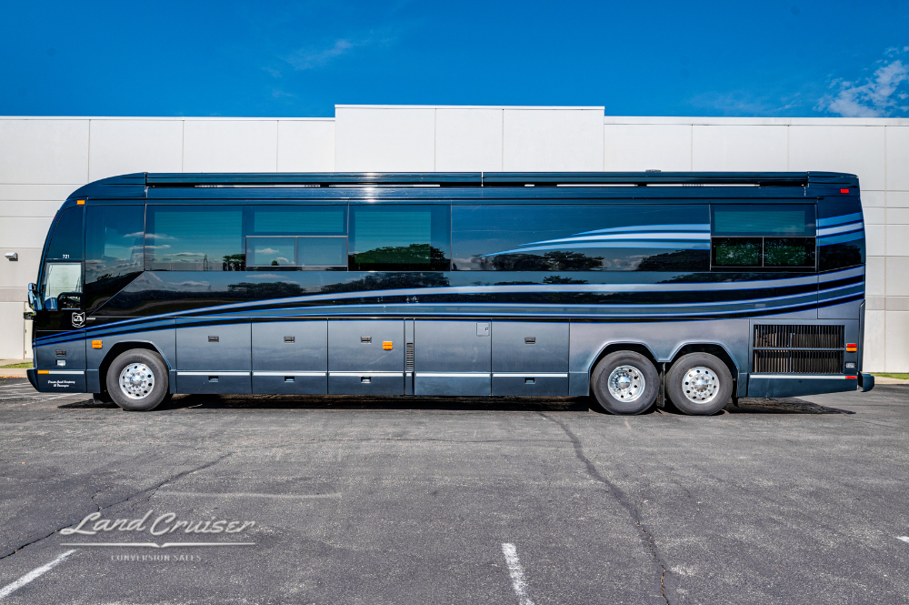 Driver side full profile of the 2008 Amadas H345 Executive Coach, featuring its glossy black and silver exterior.