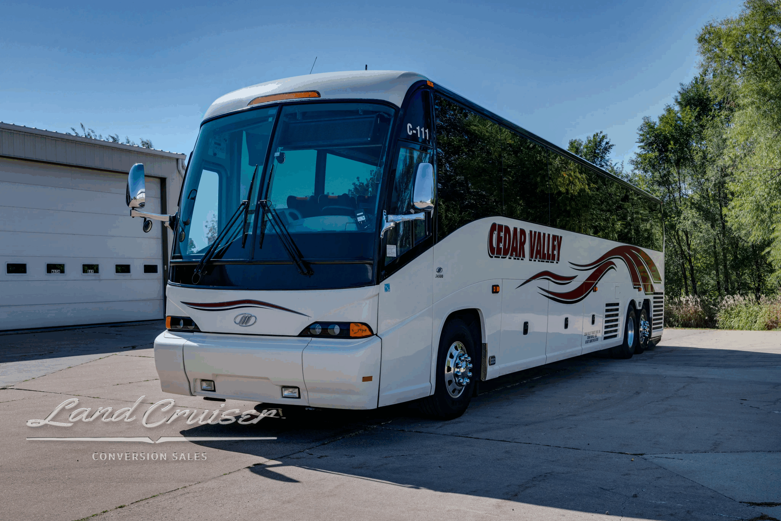 2009 MCI J4500 charter bus, front-left exterior three-quarter view.