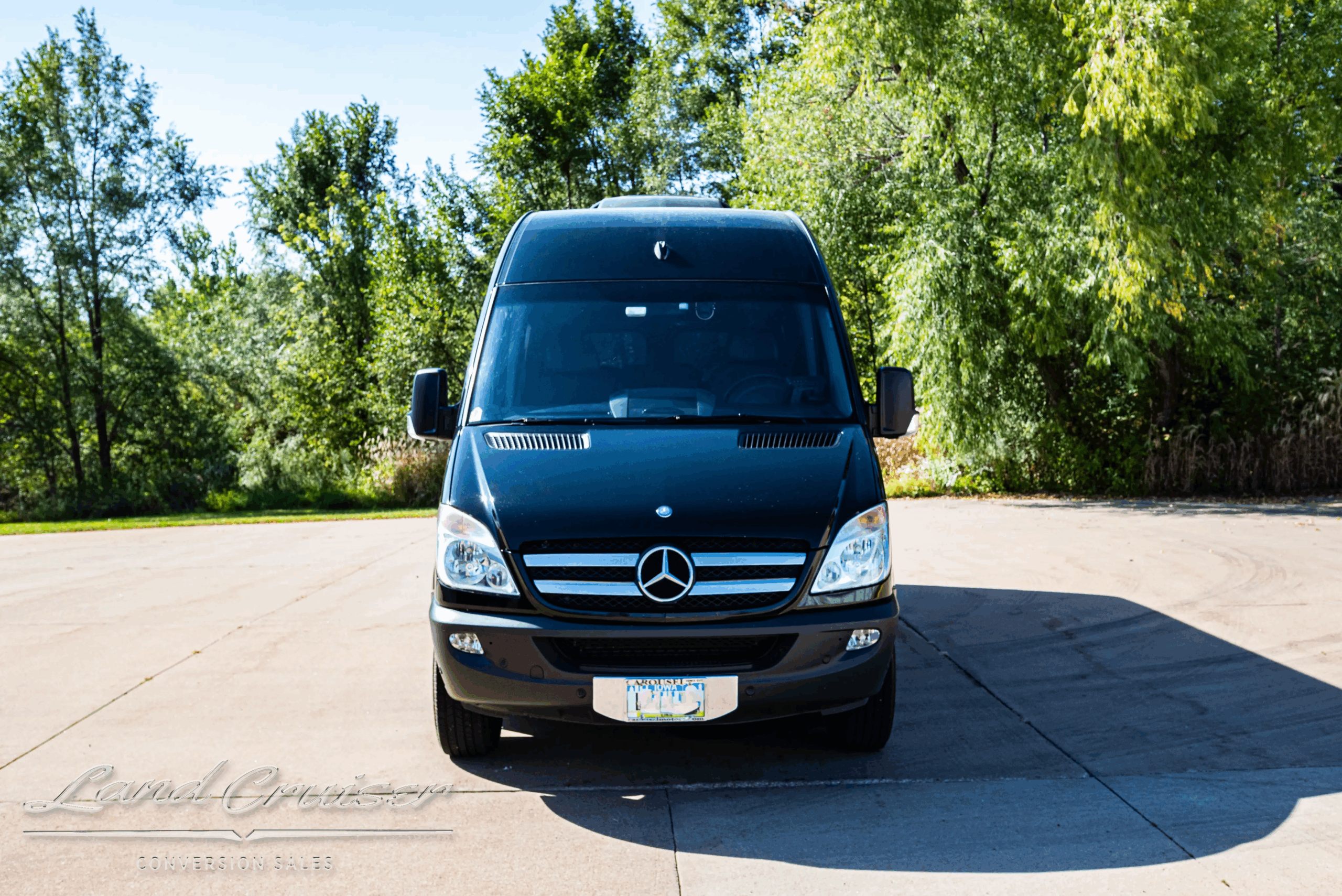 Head-on front view of the Sprinter 2500 passenger van.