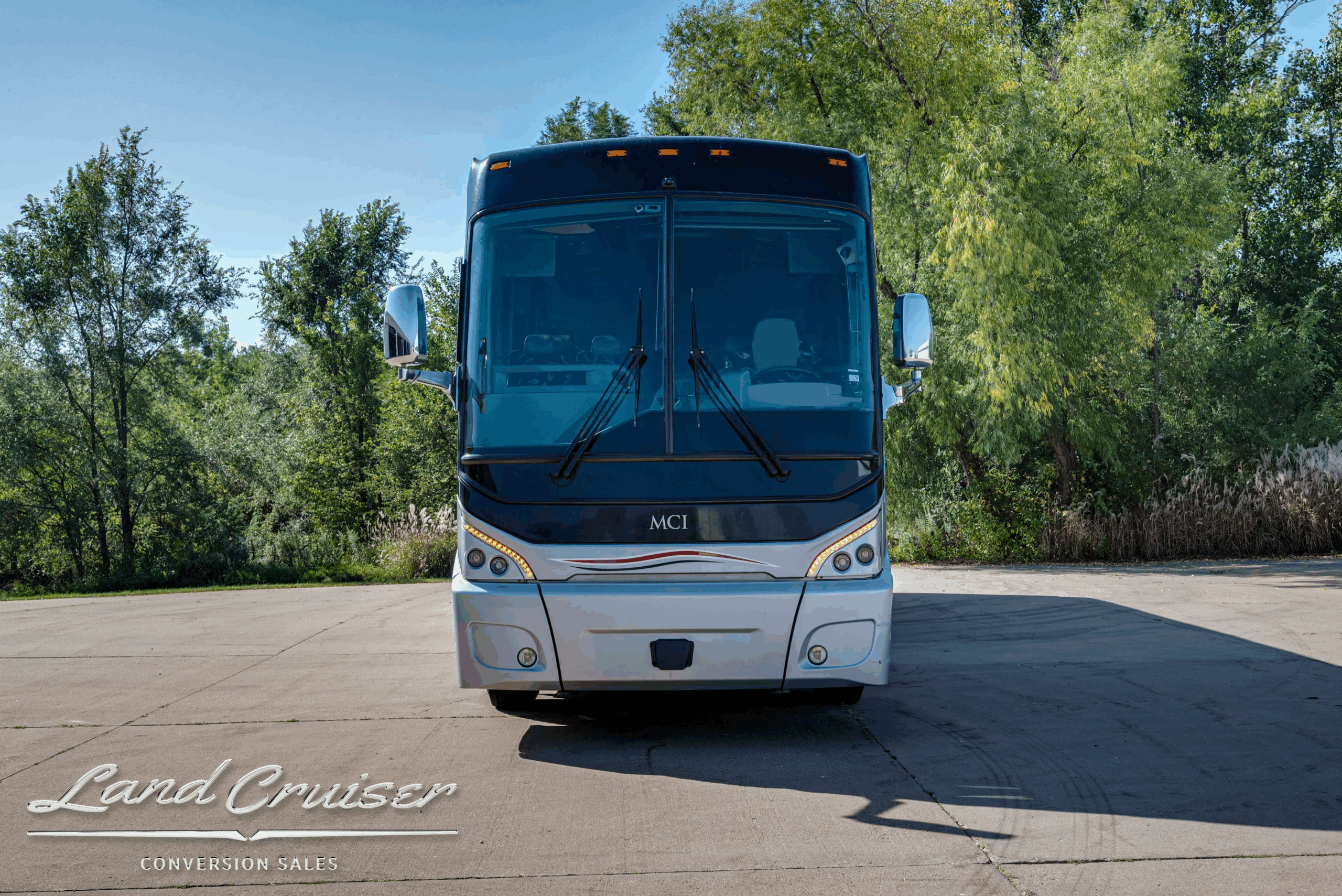 Head-on front view of the J4500 ADA.