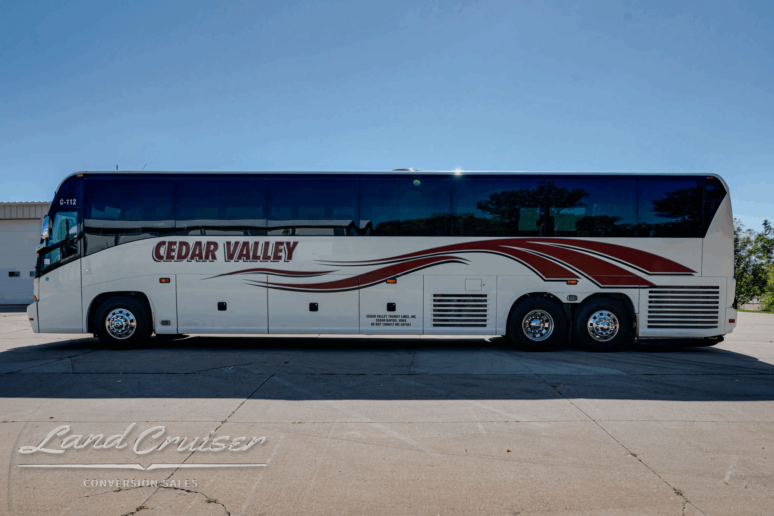 Passenger-side full profile of the MCI J4500.