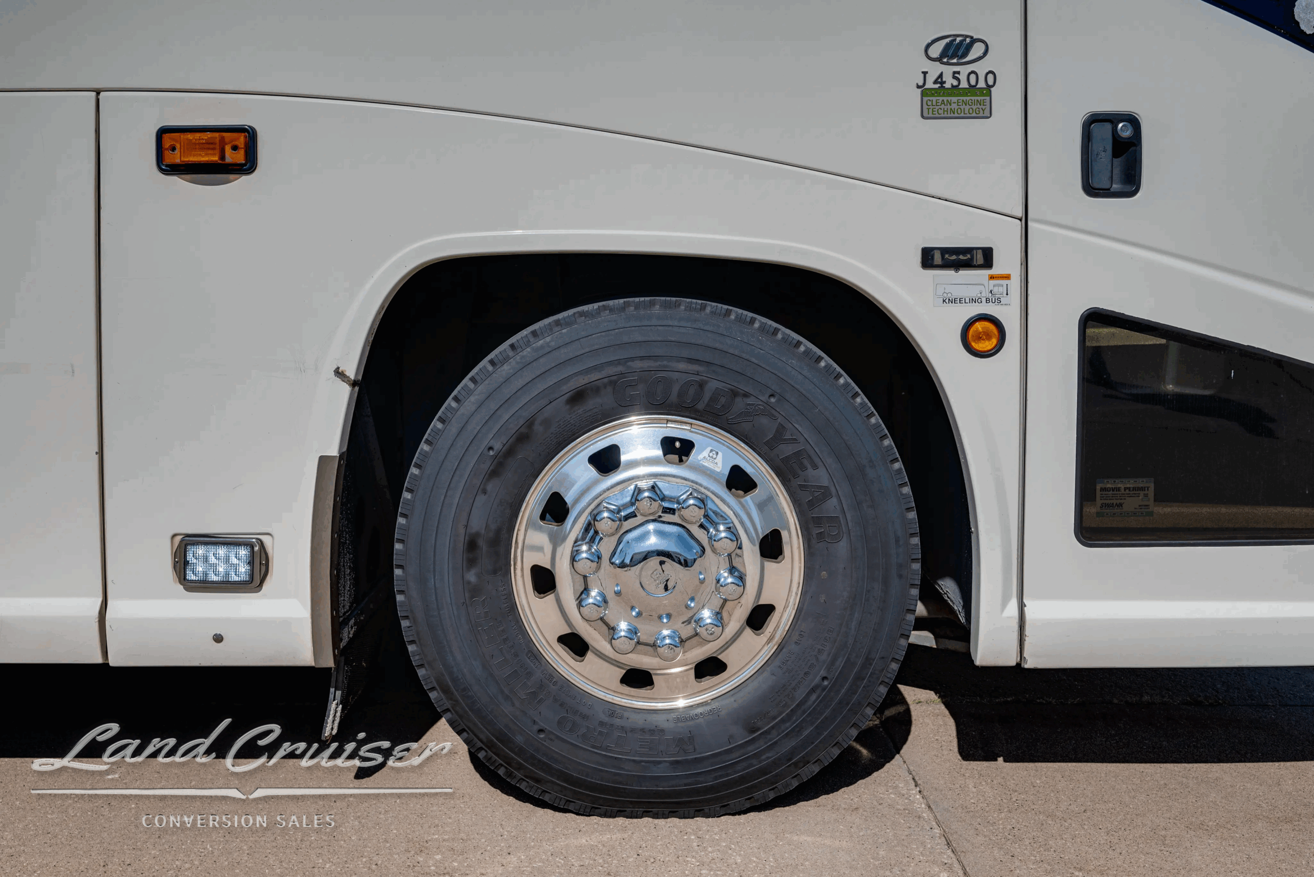 Polished steer-axle wheel and tire on the MCI J4500.
