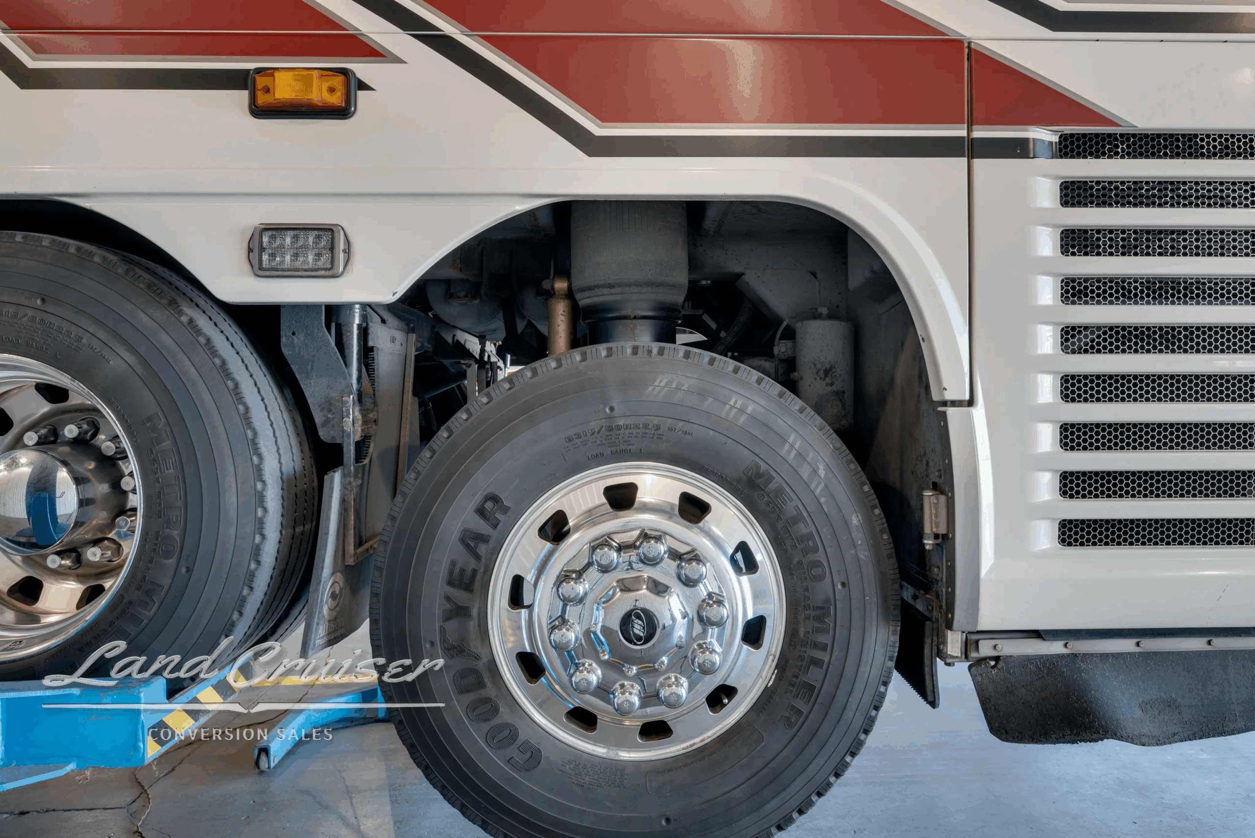 Forward undercarriage section with steering/sway components.