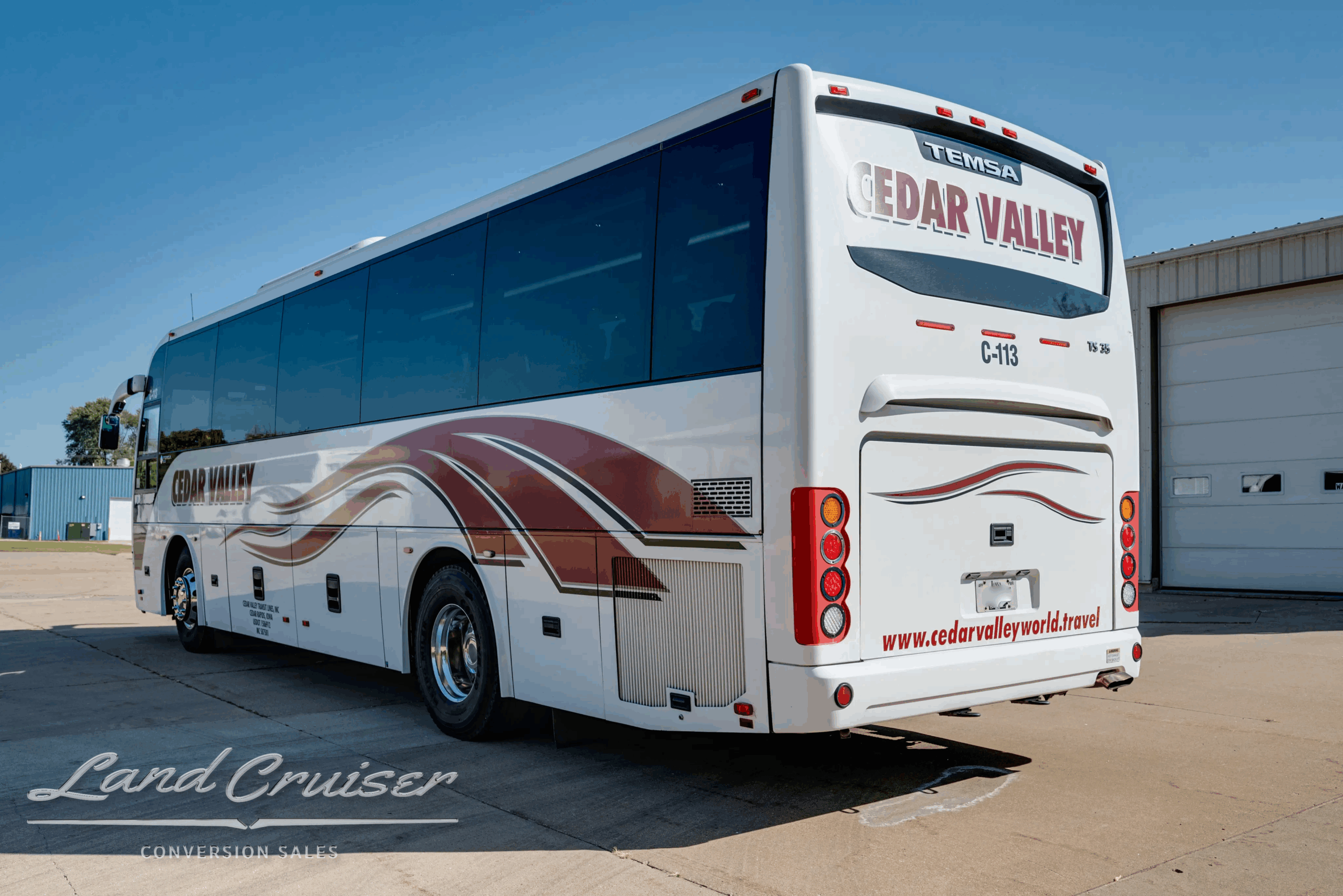 Rear-right three-quarter highlighting body lines.