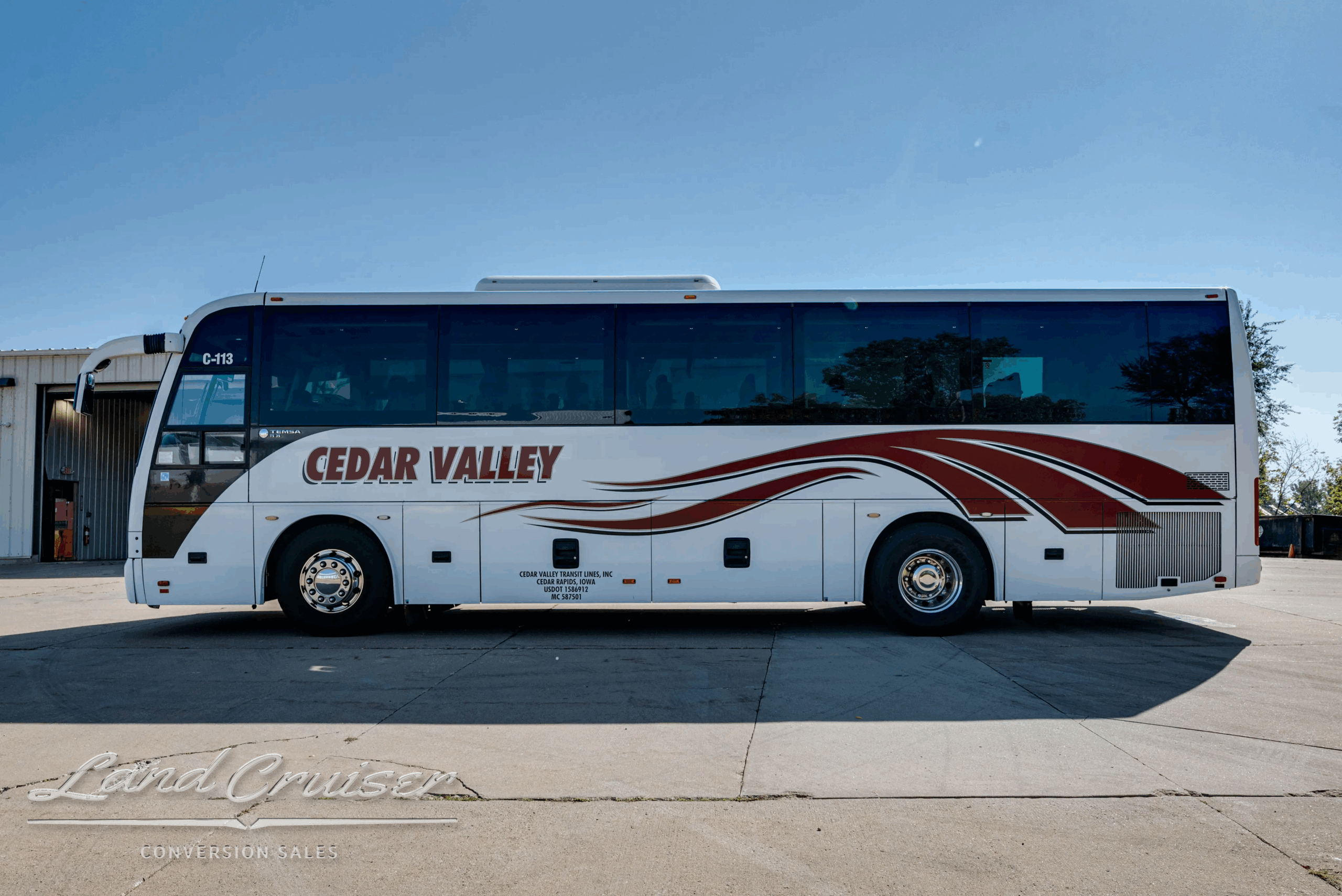 Passenger-side full profile of the Temsa T35.